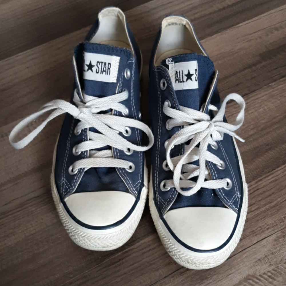 #.  Converse All Star sneakers. Size: 8
